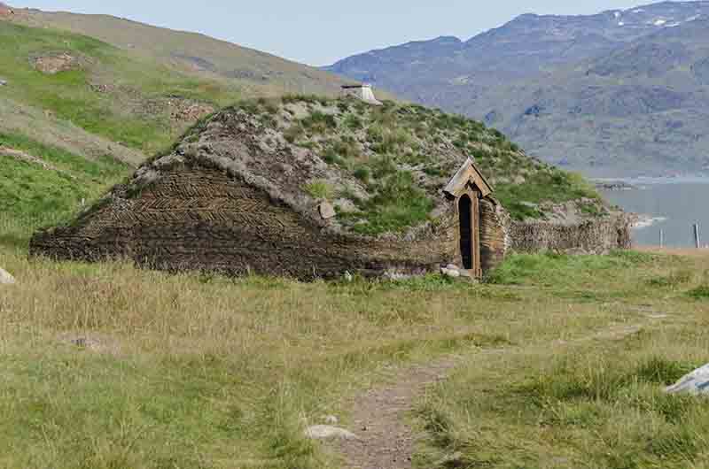 138 - Groenlandia - fiordo Tunulliarfik - Qassiarsuk - Brattahlid - replica de una casa vikinga